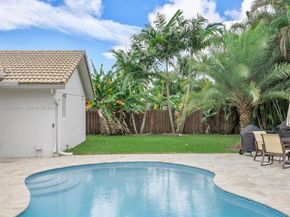 5620 SW 9th St, Plantation FL 33317