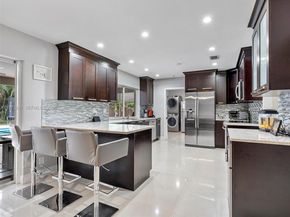 5620 SW 9th St, Plantation FL 33317