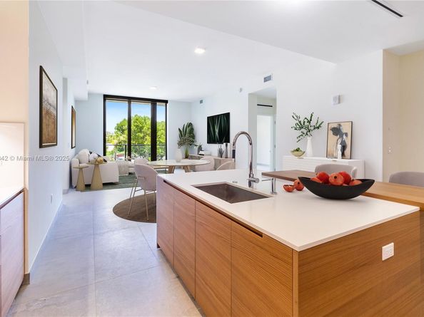 3581 E Glencoe St 307, Miami FL 33133