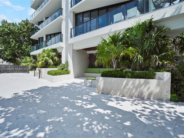 3581 E Glencoe St 307, Miami FL 33133