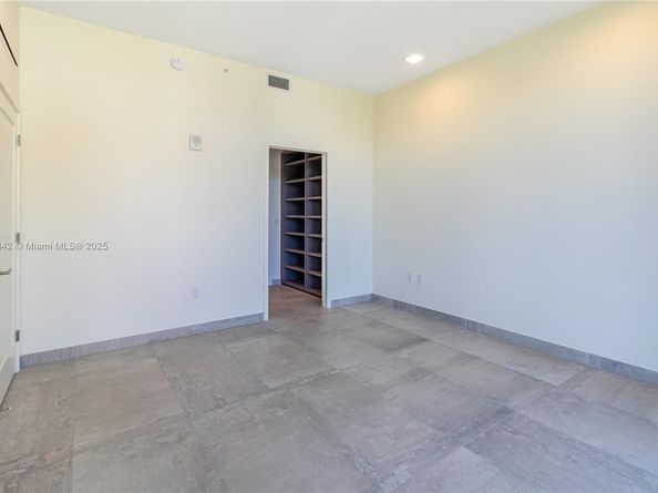 3581 E Glencoe St 307, Miami FL 33133