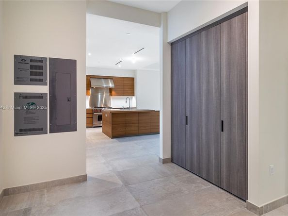 3581 E Glencoe St 307, Miami FL 33133