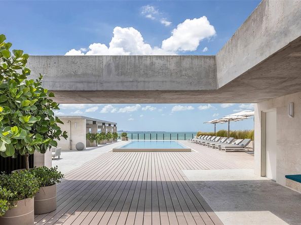 3581 E Glencoe St 307, Miami FL 33133