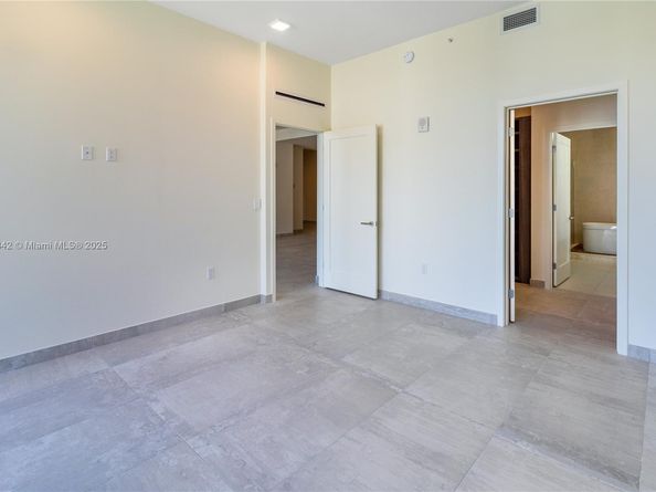 3581 E Glencoe St 307, Miami FL 33133
