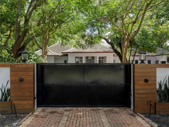4100 Kiaora St, Miami FL 33133