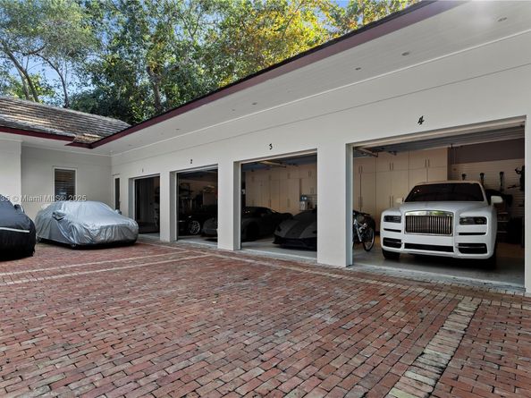 4100 Kiaora St, Miami FL 33133