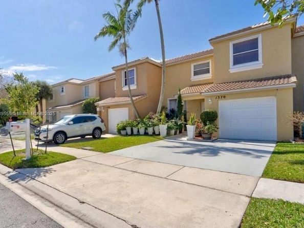 1370 NW 154th Ave, Pembroke Pines FL 33028