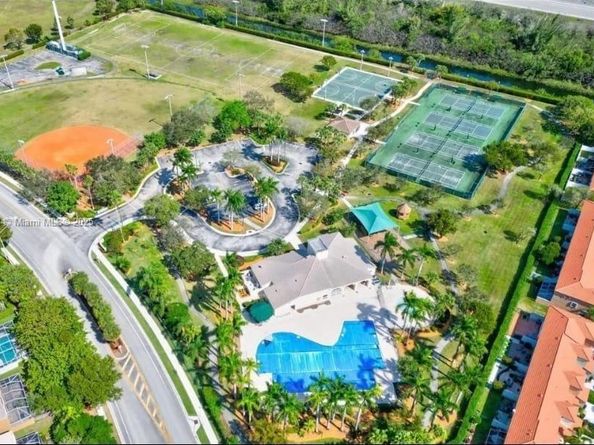 1370 NW 154th Ave, Pembroke Pines FL 33028
