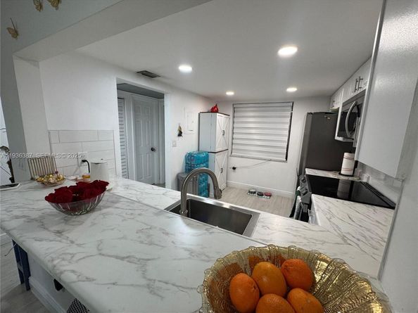 900 Colony Point Cir 218, Pembroke Pines FL 33026