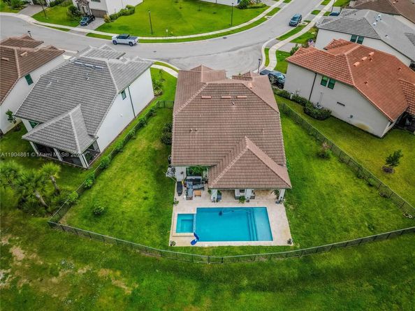 8152 NW 78th St, Tamarac FL 33321