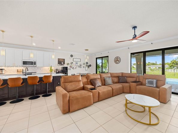 8152 NW 78th St, Tamarac FL 33321