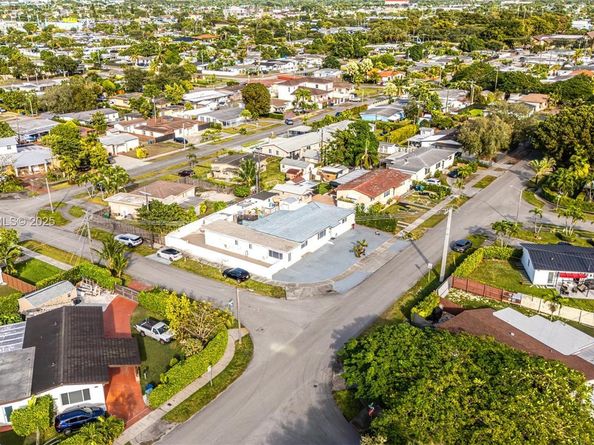 9365 SW 44th St, Miami FL 33165