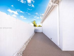 9365 SW 44th St, Miami FL 33165