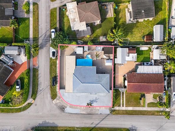 9365 SW 44th St, Miami FL 33165