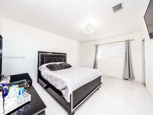 9365 SW 44th St, Miami FL 33165