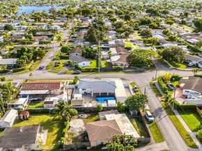 9365 SW 44th St, Miami FL 33165