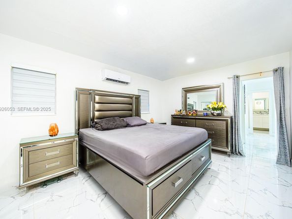 9365 SW 44th St, Miami FL 33165