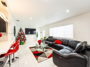 9365 SW 44th St, Miami FL 33165