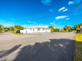 9365 SW 44th St, Miami FL 33165