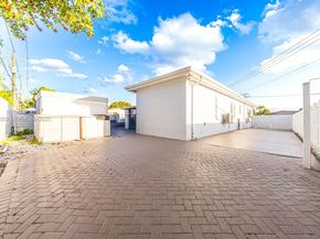 9365 SW 44th St, Miami FL 33165