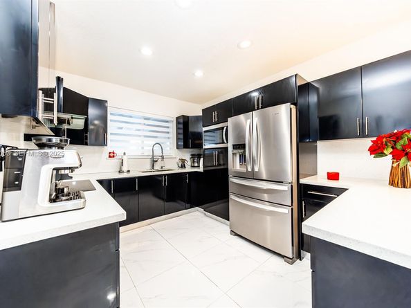 9365 SW 44th St, Miami FL 33165