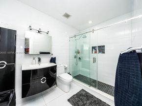 9365 SW 44th St, Miami FL 33165