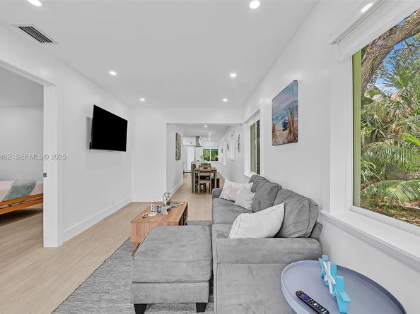 1960 Riverside Dr, Fort Lauderdale FL 33312