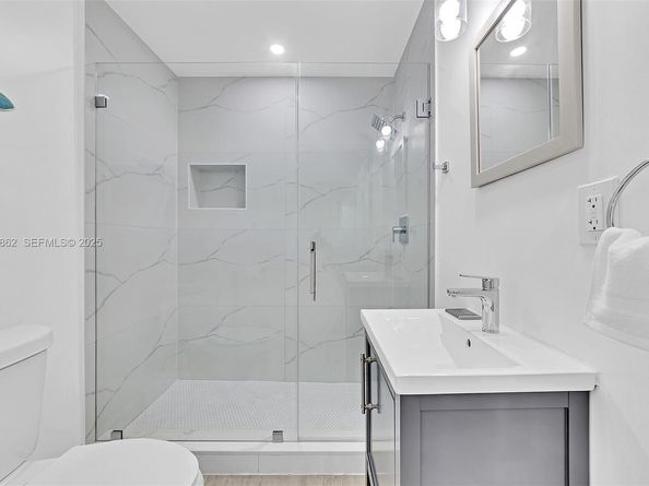 1960 Riverside Dr, Fort Lauderdale FL 33312