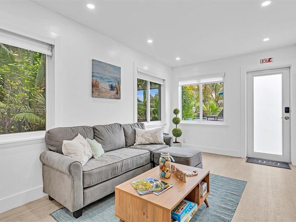 1960 Riverside Dr, Fort Lauderdale FL 33312