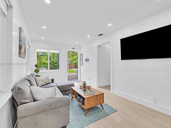 1960 Riverside Dr, Fort Lauderdale FL 33312