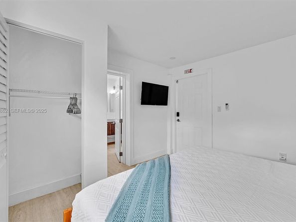 1960 Riverside Dr, Fort Lauderdale FL 33312