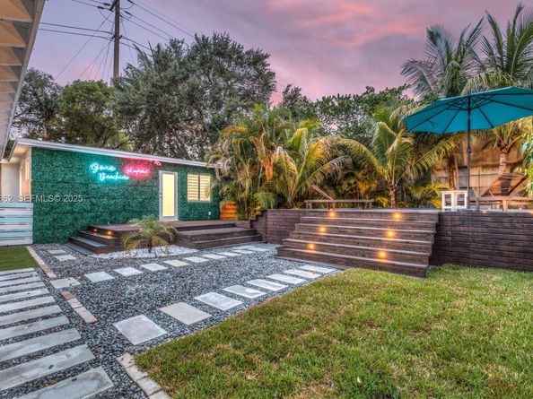 1960 Riverside Dr, Fort Lauderdale FL 33312