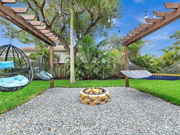 1960 Riverside Dr, Fort Lauderdale FL 33312