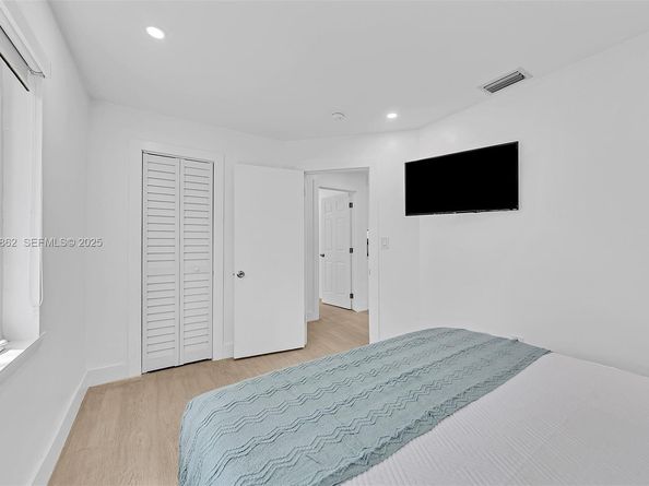 1960 Riverside Dr, Fort Lauderdale FL 33312