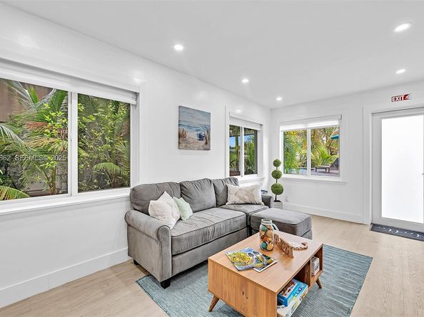 1960 Riverside Dr, Fort Lauderdale FL 33312