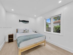 1960 Riverside Dr, Fort Lauderdale FL 33312