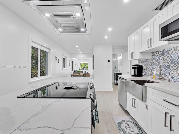 1960 Riverside Dr, Fort Lauderdale FL 33312