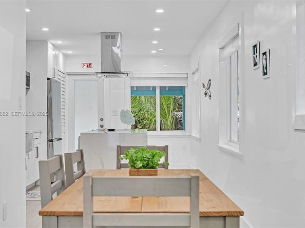 1960 Riverside Dr, Fort Lauderdale FL 33312