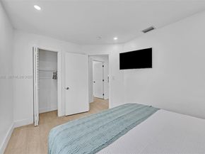 1960 Riverside Dr, Fort Lauderdale FL 33312