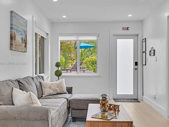 1960 Riverside Dr, Fort Lauderdale FL 33312