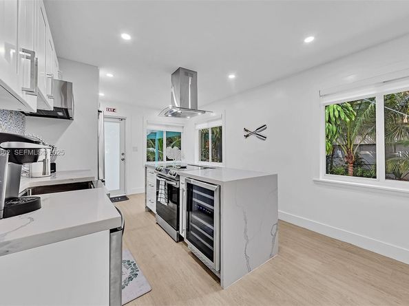 1960 Riverside Dr, Fort Lauderdale FL 33312