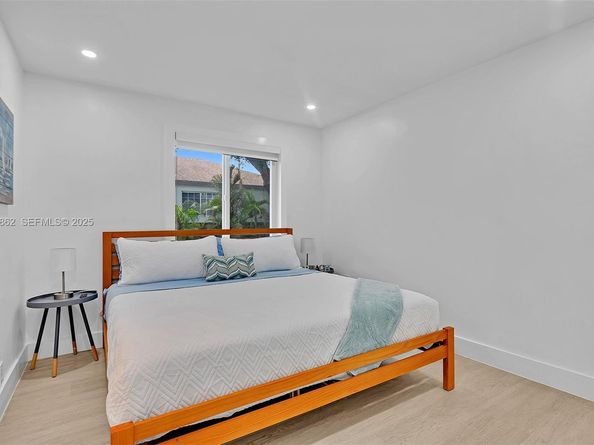 1960 Riverside Dr, Fort Lauderdale FL 33312