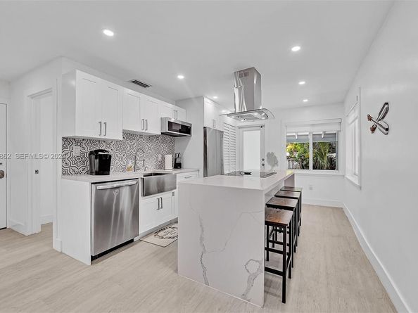 1960 Riverside Dr, Fort Lauderdale FL 33312