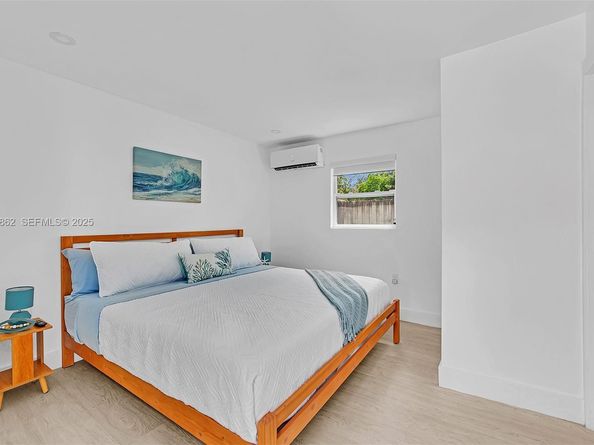 1960 Riverside Dr, Fort Lauderdale FL 33312