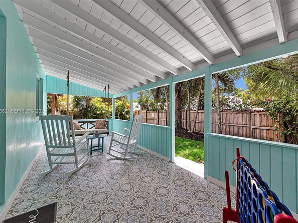 1960 Riverside Dr, Fort Lauderdale FL 33312