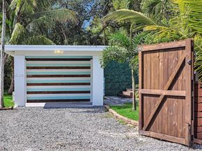 1960 Riverside Dr, Fort Lauderdale FL 33312