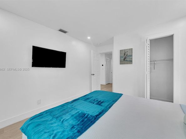 1960 Riverside Dr, Fort Lauderdale FL 33312