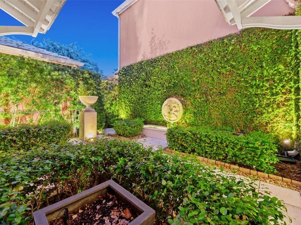 568 Loretto Ave 11, Coral Gables FL 33146