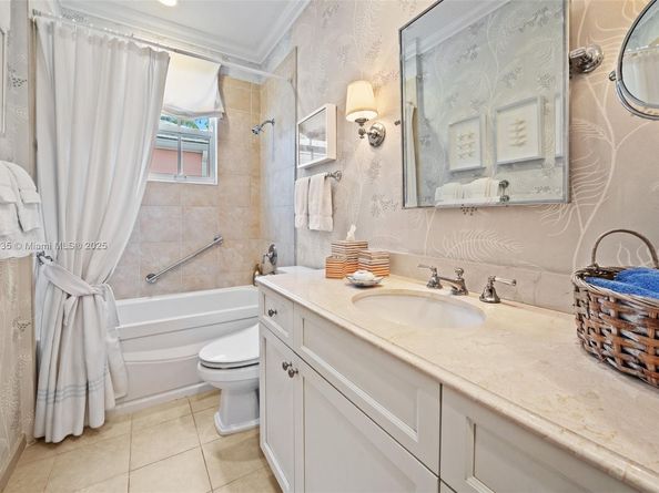 568 Loretto Ave 11, Coral Gables FL 33146