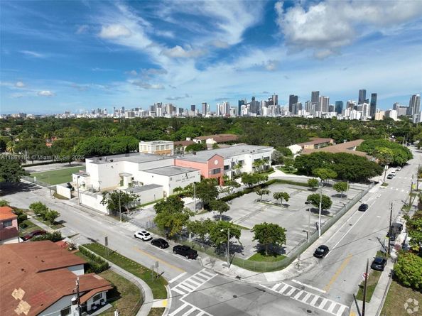 1365 SW 18th St, Miami FL 33145
